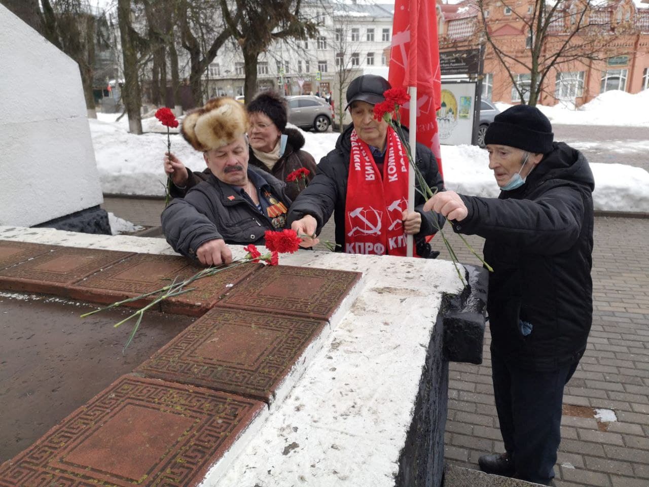 Сергиево-Посадские коммунисты почтили память воинов