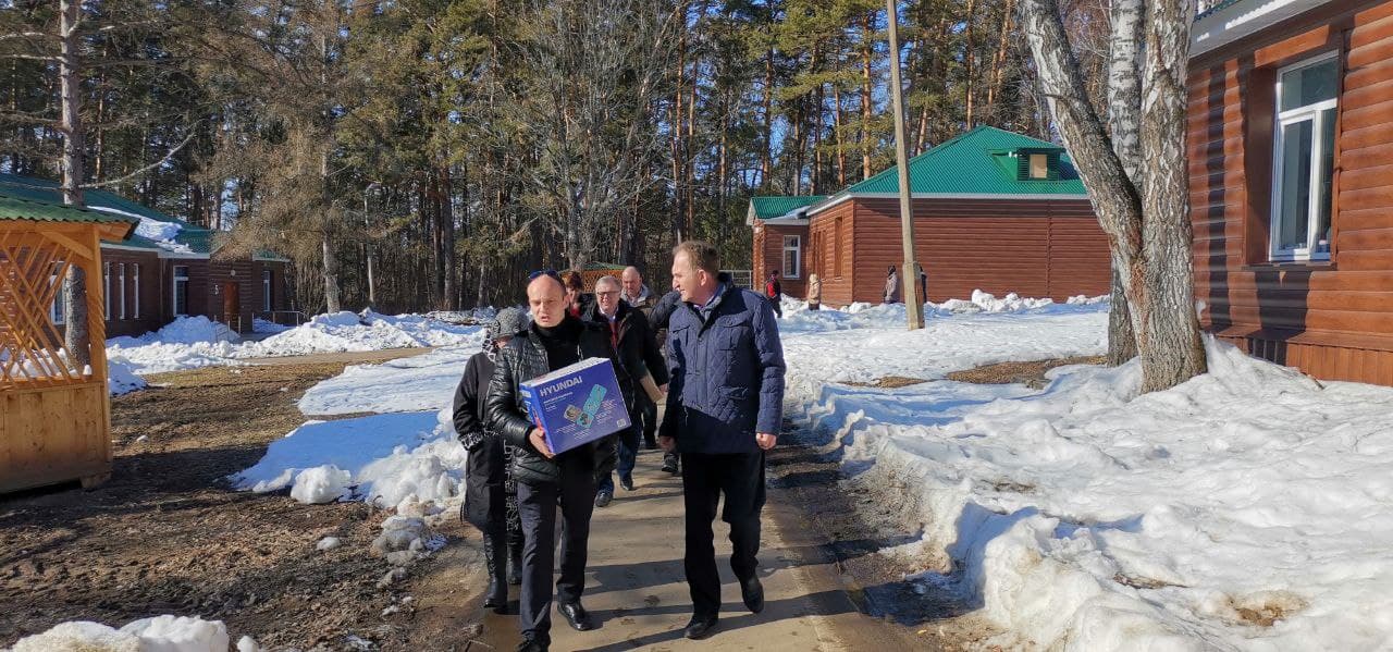 Коммунисты своих не бросают!