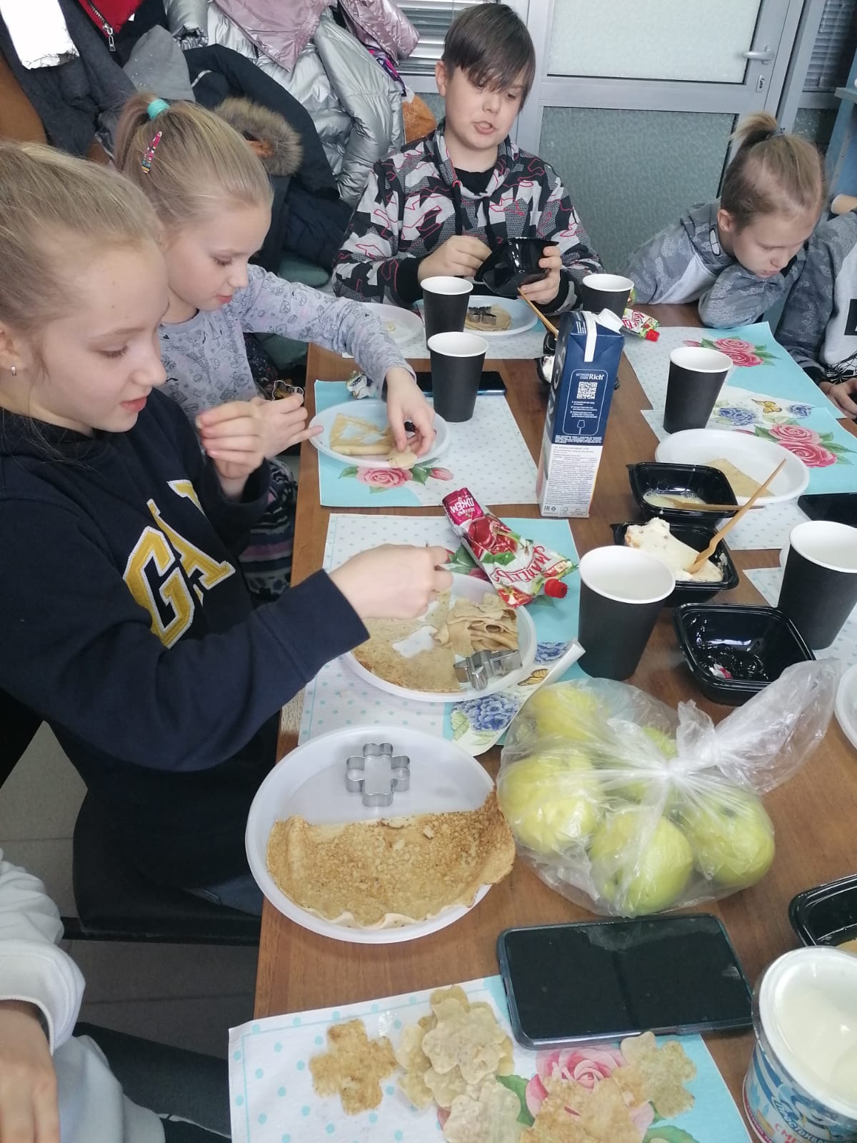 Кулинарный мастер-класс для детей провели в Балашихинском городском отделении КПРФ