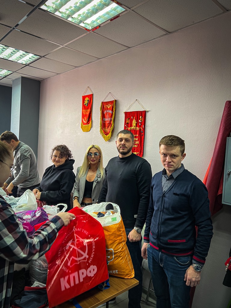 Балашихинские коммунисты доставили гуманитарную помощь для беженцев из ДНР и ЛНР в пункт сбора
