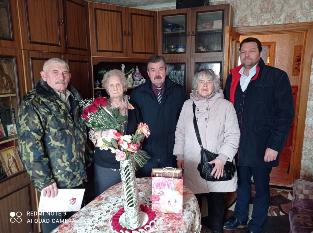 Электрогорские коммунисты поздравили с 95-летием Лыкову Галину Николаевну!