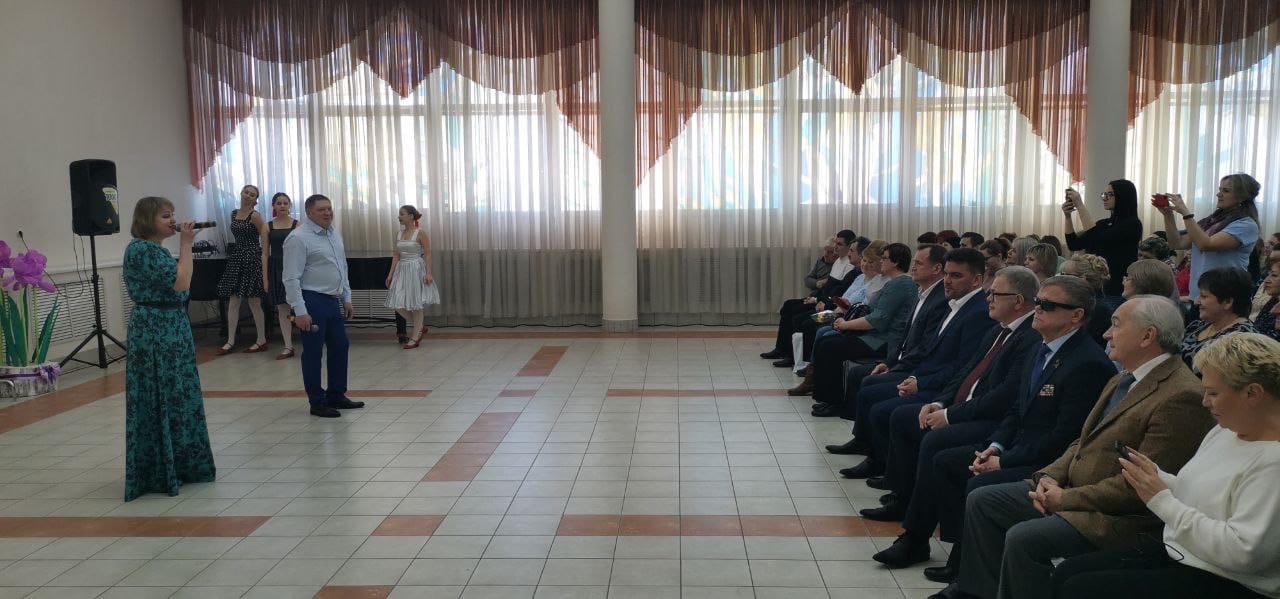 Депутат-коммунист Александр Наумов поздравил с профессиональным праздником работников сферы ЖКХ Можайского г.о.