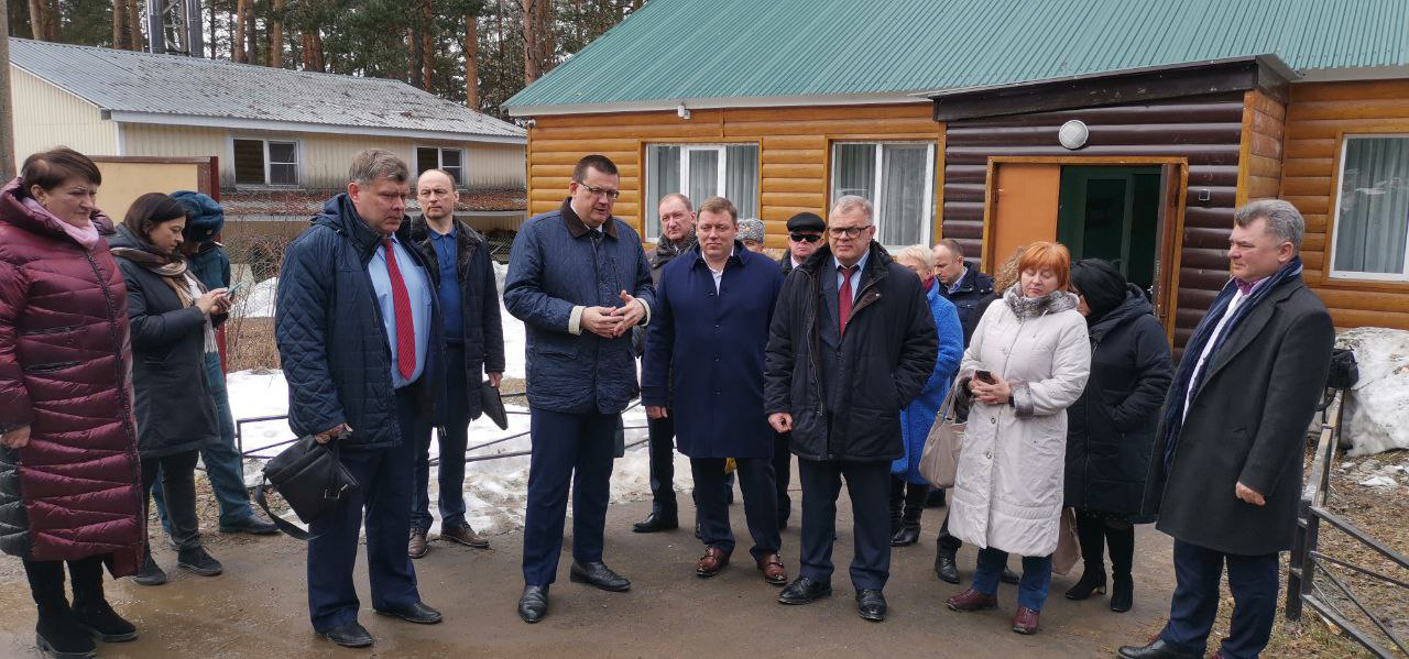 Депутаты-коммунисты Александр Наумов и Олег Емельянов посетили лагерь беженцев в Тарбушево