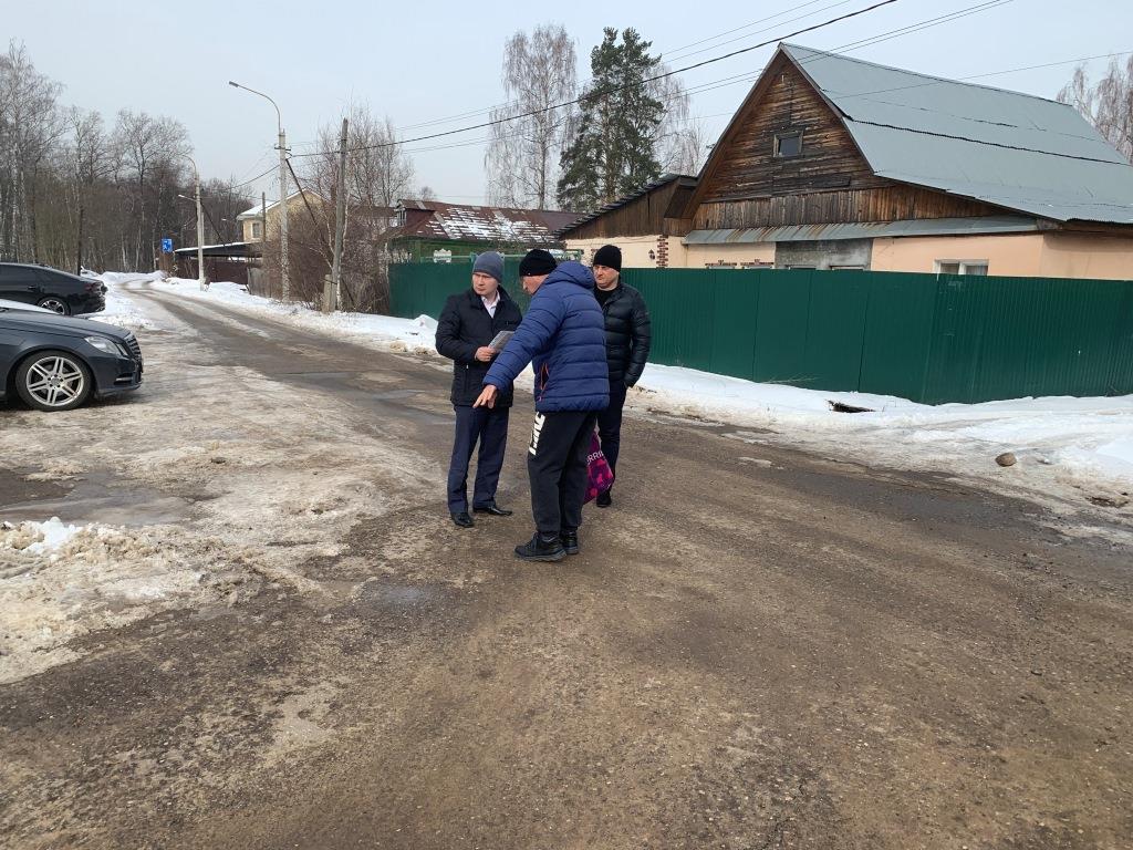 Фрязинские депутаты фракции КПРФ, регулярно проводят встречи с жителями и решают вопросы горожан