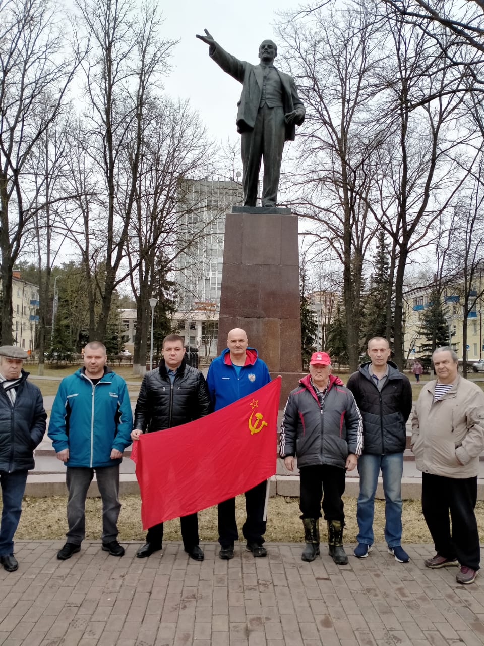 Воскресенские коммунисты приняли участие в массовом автопробеге