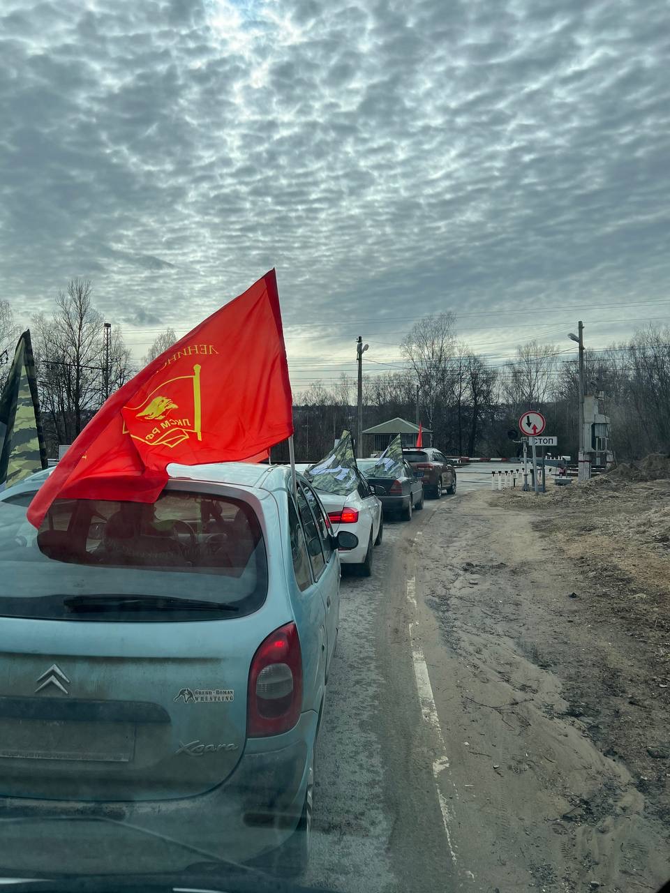 Коммунисты и комсомольцы Дмитровского ГК КПРФ приняли участие во втором этапе всероссийского патриотического массового автопробега