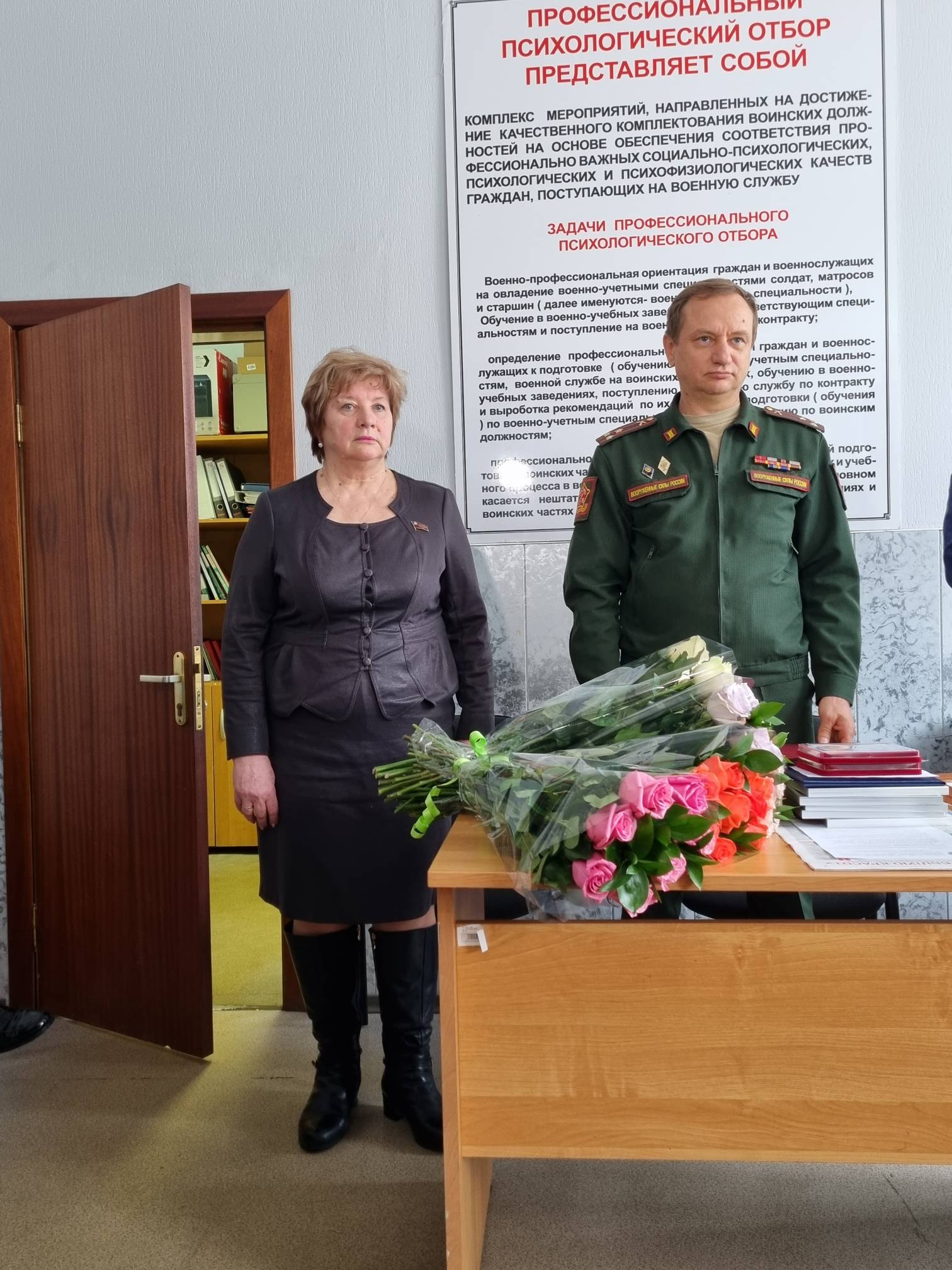 Депутат Московской областной Думы от КПРФ Татьяна Никитас поздравила с профессиональным праздником сотрудников Военного комиссариата г.о. Подольск