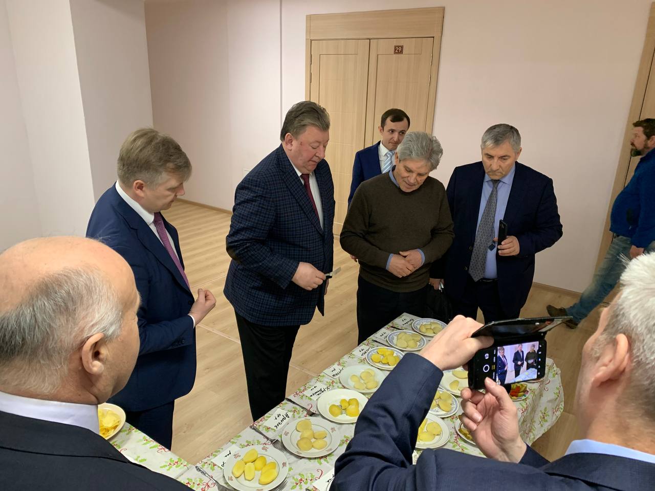 Заместитель Председателя ЦК КПРФ Владимир Кашин посетил с рабочим визитом ФГБНУ «ФИЦ картофеля им. Г.А. Лорха» и филиал ФИЦ картофеля ВНИИ крахмалопродуктов в г.о. Люберцы