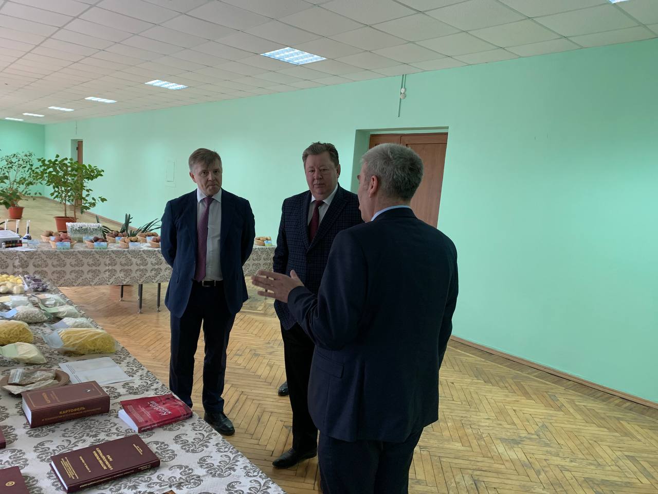 Заместитель Председателя ЦК КПРФ Владимир Кашин посетил с рабочим визитом ФГБНУ «ФИЦ картофеля им. Г.А. Лорха» и филиал ФИЦ картофеля ВНИИ крахмалопродуктов в г.о. Люберцы