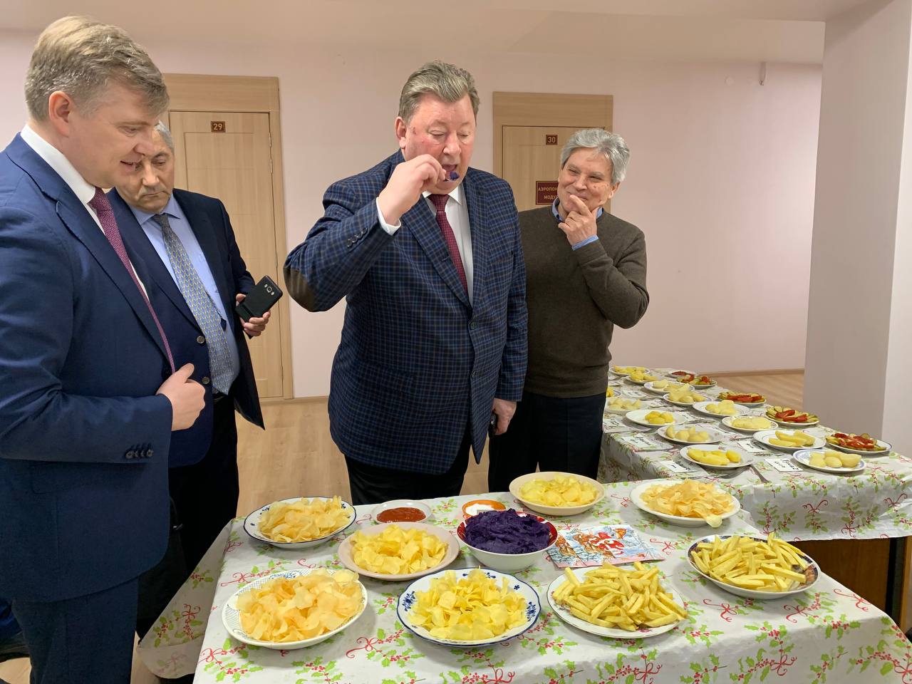 Заместитель Председателя ЦК КПРФ Владимир Кашин посетил с рабочим визитом ФГБНУ «ФИЦ картофеля им. Г.А. Лорха» и филиал ФИЦ картофеля ВНИИ крахмалопродуктов в г.о. Люберцы