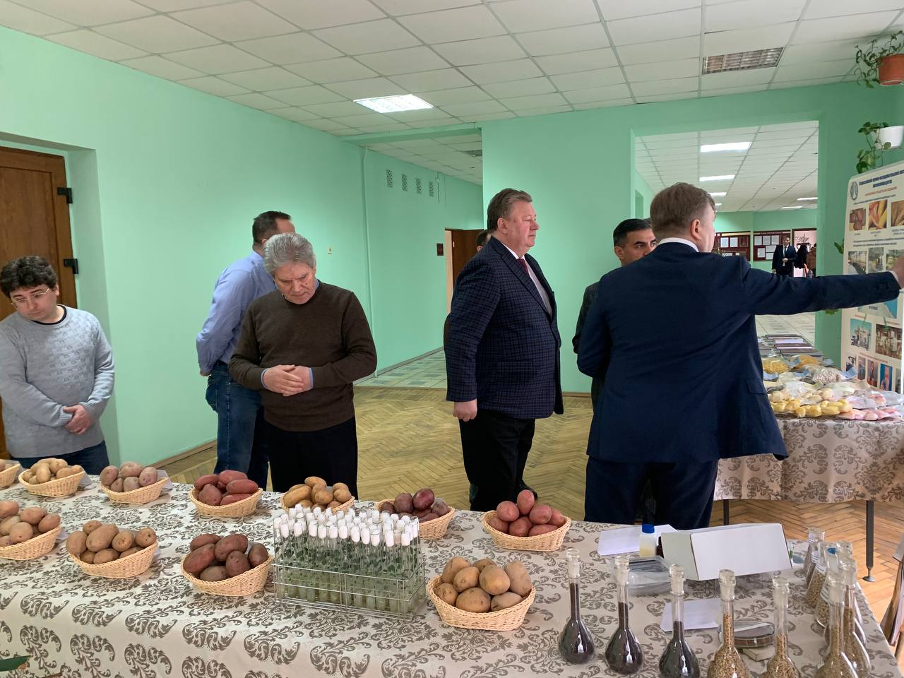 Заместитель Председателя ЦК КПРФ Владимир Кашин посетил с рабочим визитом ФГБНУ «ФИЦ картофеля им. Г.А. Лорха» и филиал ФИЦ картофеля ВНИИ крахмалопродуктов в г.о. Люберцы