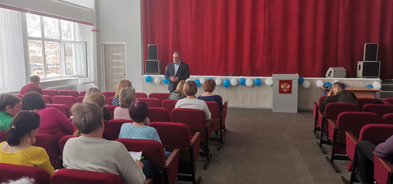 Депутат-коммунист Александр Наумов встретился с педагогами Можайского техникума