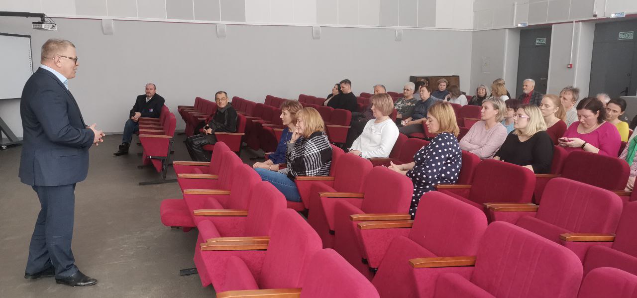 Депутат-коммунист Александр Наумов встретился с педагогами Можайского техникума