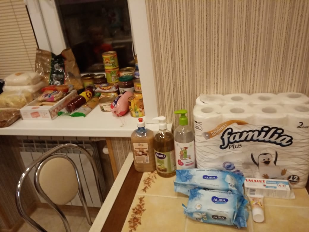 Клинские коммунисты помогли семье беженцев из Донбасса