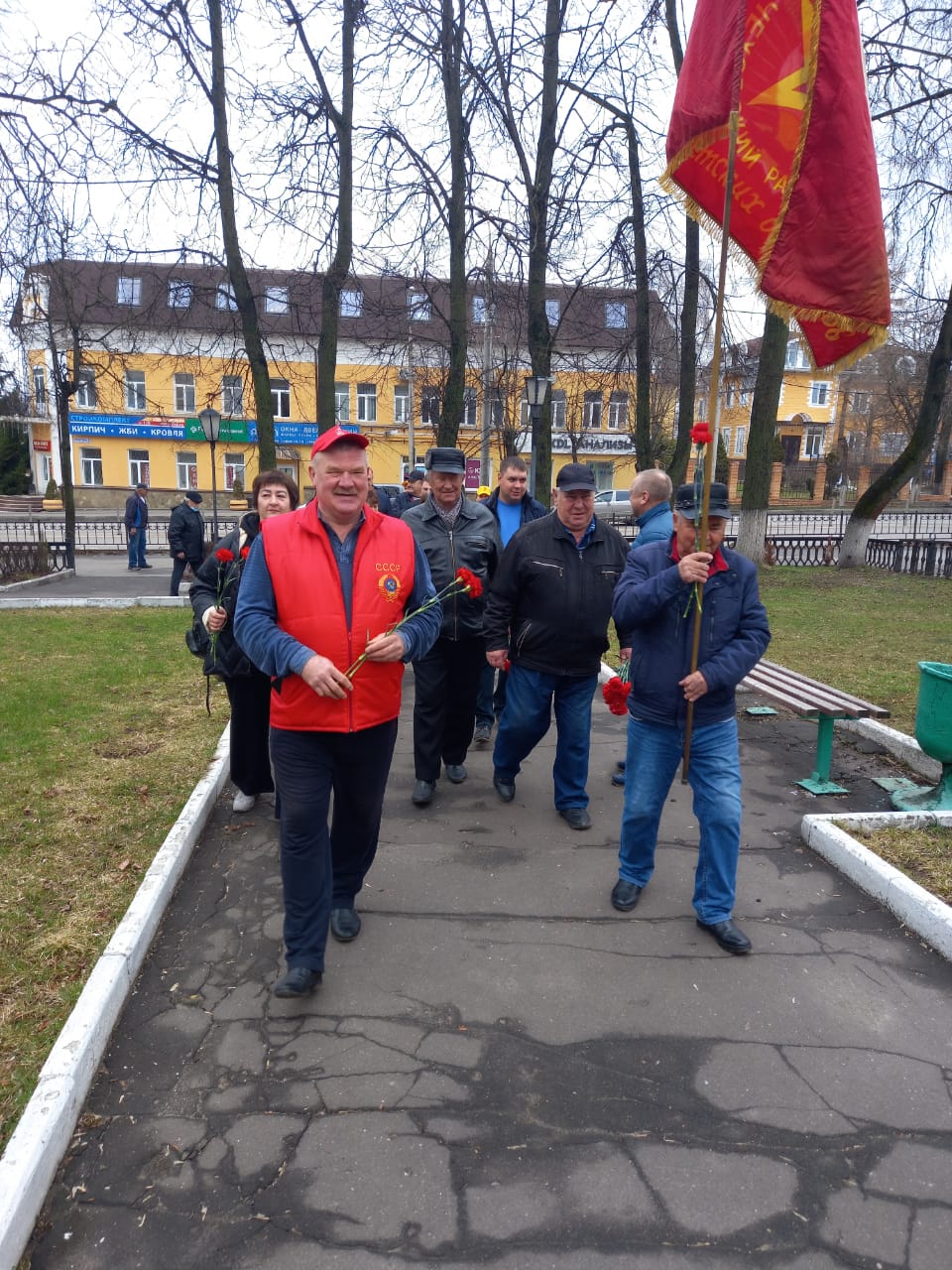 Возложение цветов к памятнику В.И. Ленина в городе Чехов