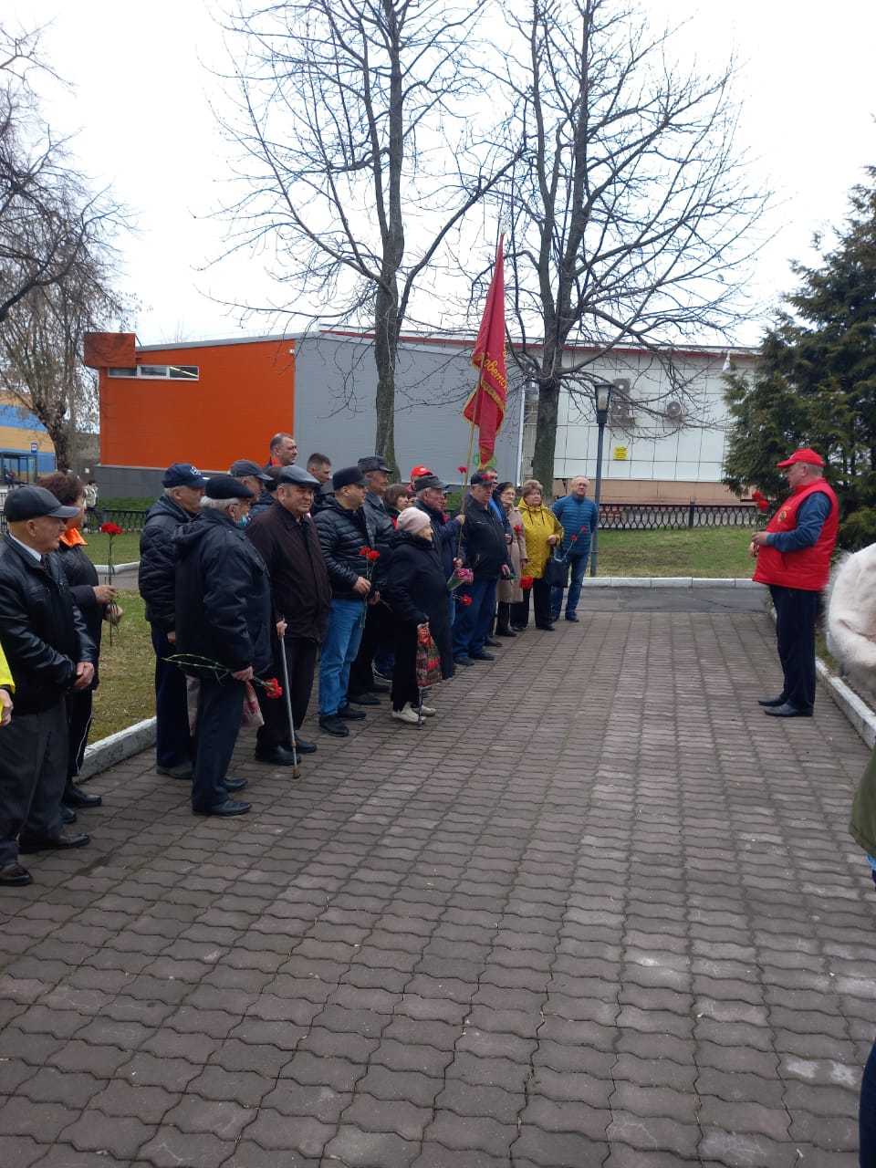 Возложение цветов к памятнику В.И. Ленина в городе Чехов
