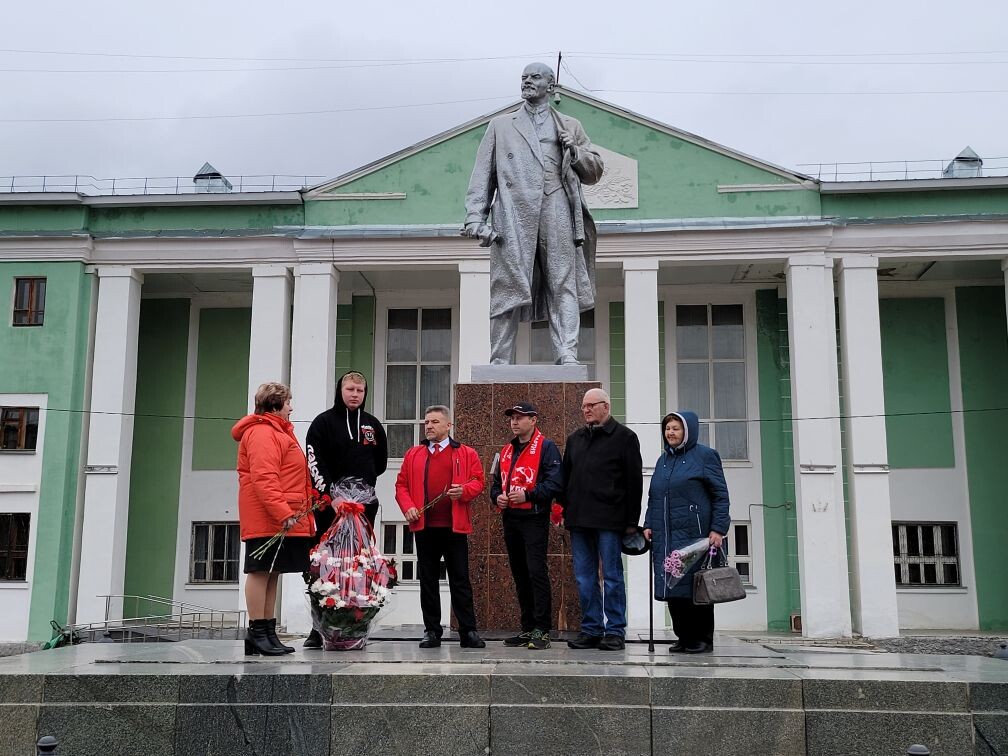 Ленин — всегда живой! Ленин всегда со мной!