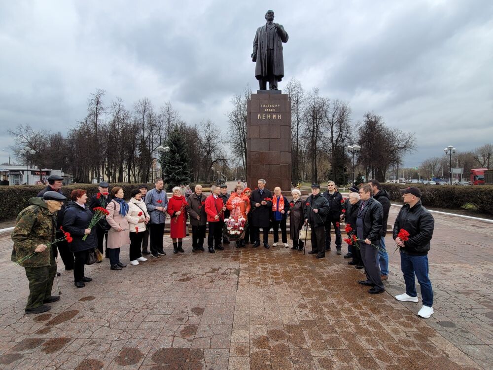 Ленин — всегда живой! Ленин всегда со мной!