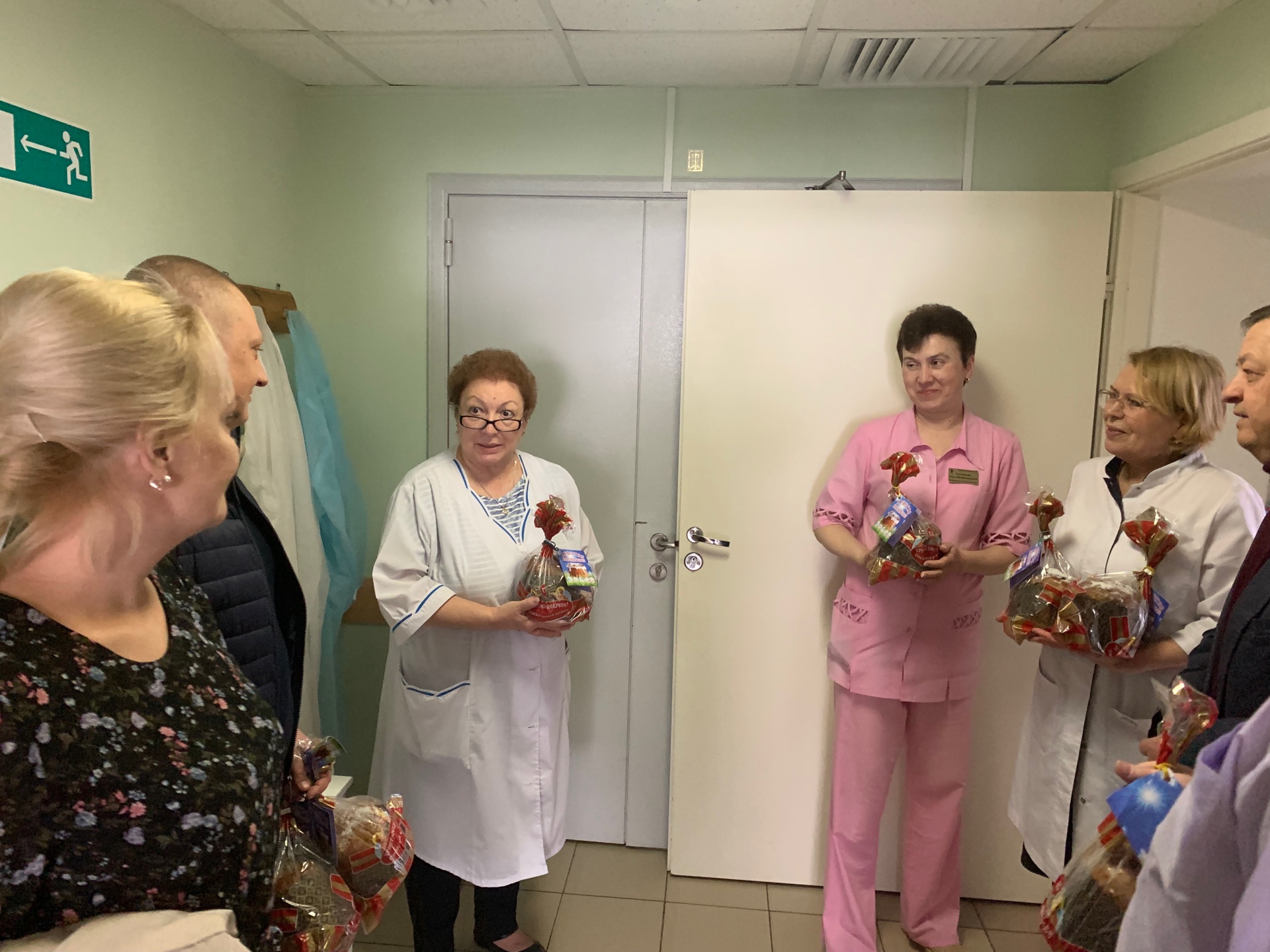Депутаты фракции КПРФ поздравили Сотрудников городской больницы