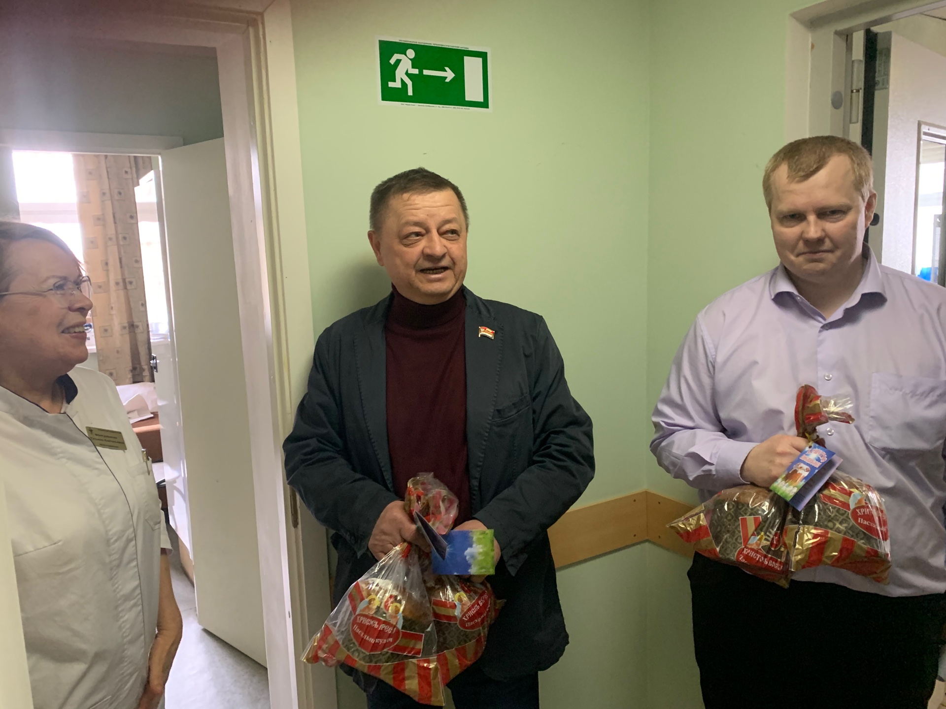 Депутаты фракции КПРФ поздравили Сотрудников городской больницы