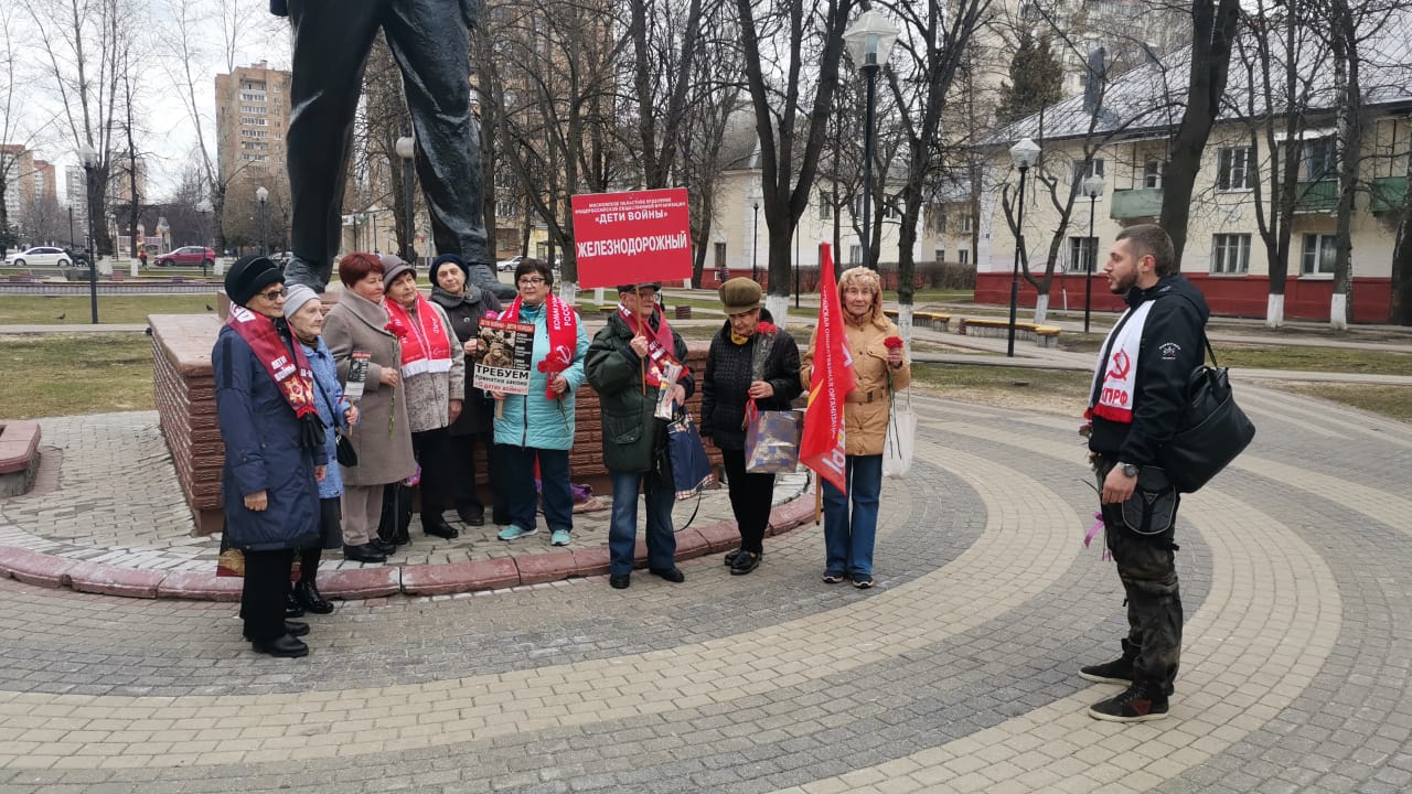 Показатель актуальности идей Ленина на сегодняшний день – еженедельный рост партийных рядов!