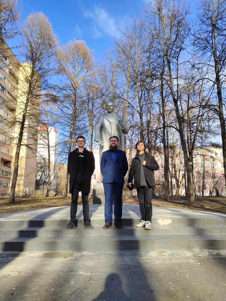Показатель актуальности идей Ленина на сегодняшний день – еженедельный рост партийных рядов!