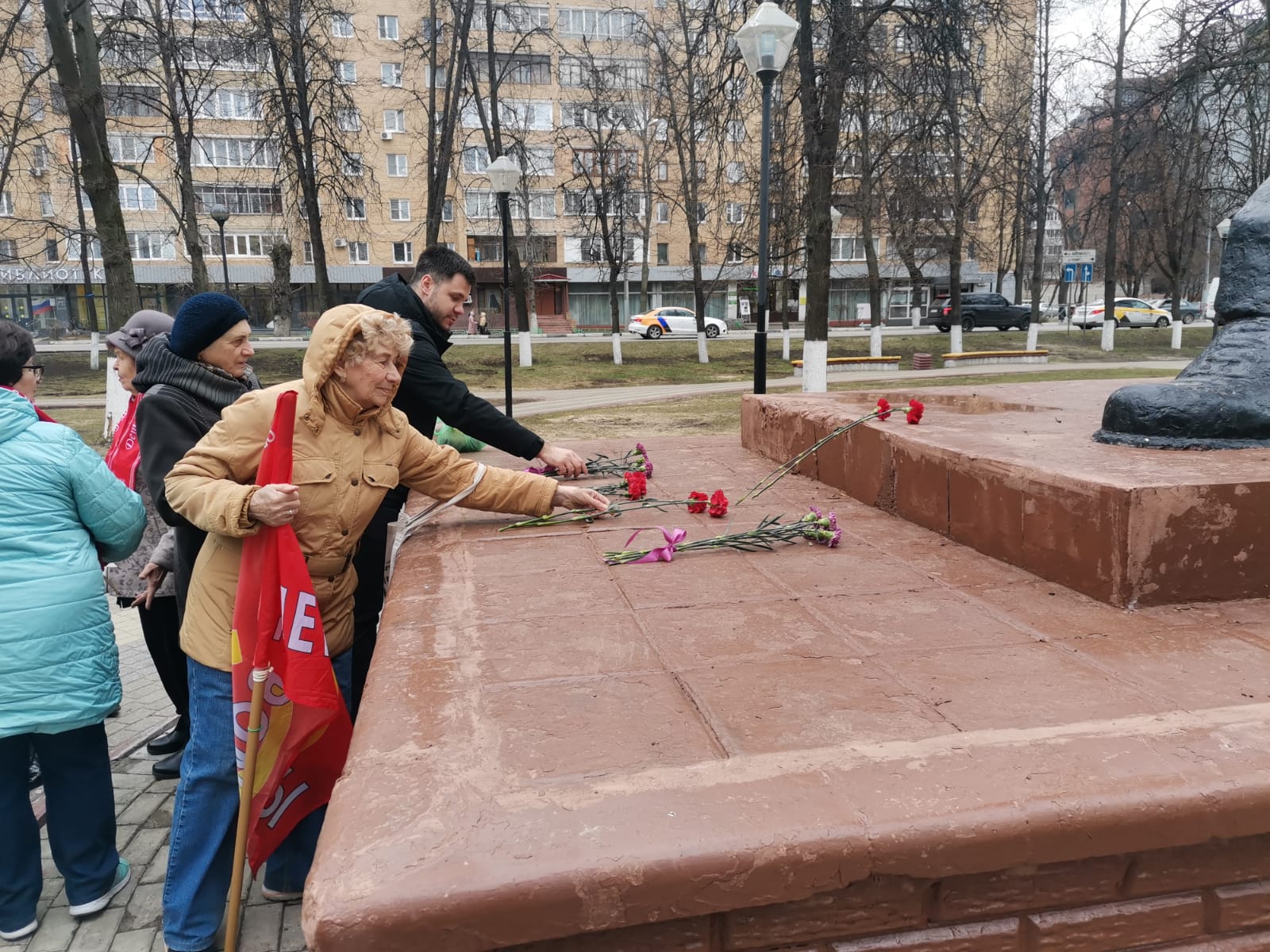 Показатель актуальности идей Ленина на сегодняшний день – еженедельный рост партийных рядов!
