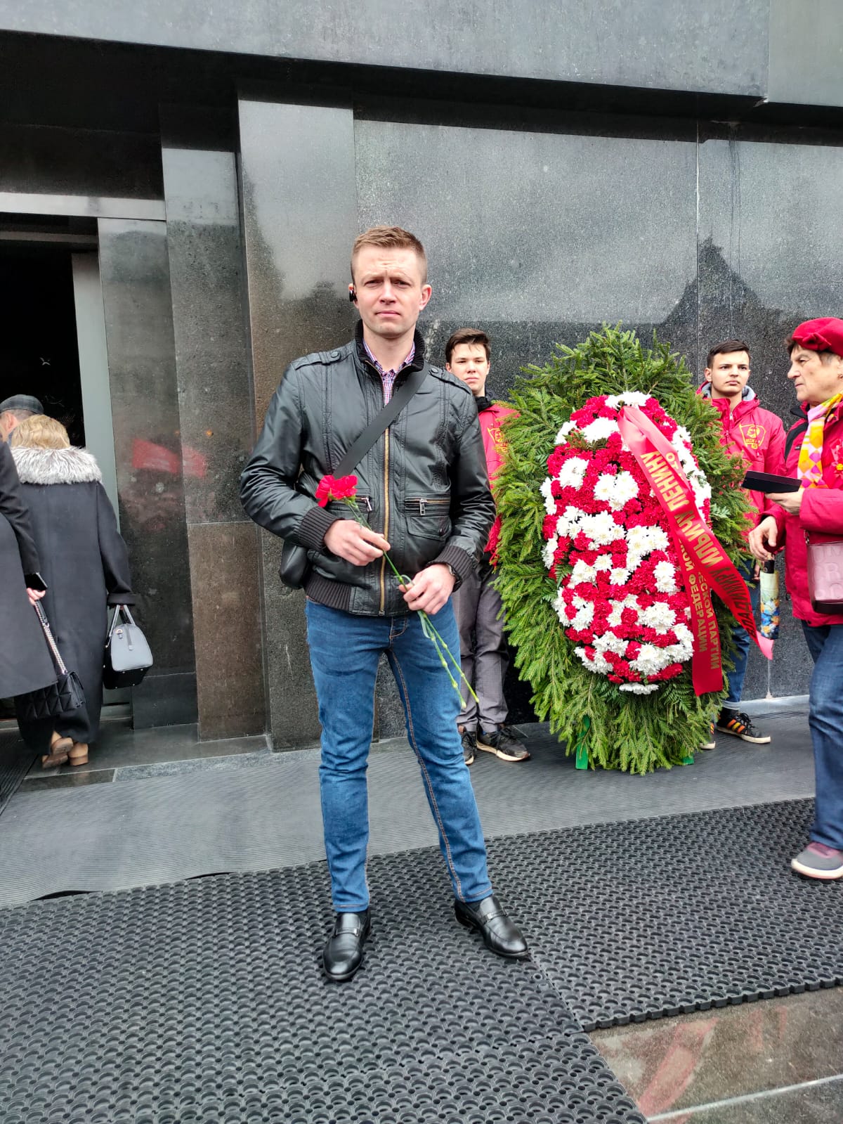Показатель актуальности идей Ленина на сегодняшний день – еженедельный рост партийных рядов!