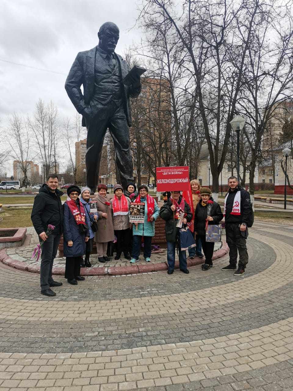 Показатель актуальности идей Ленина на сегодняшний день – еженедельный рост партийных рядов!
