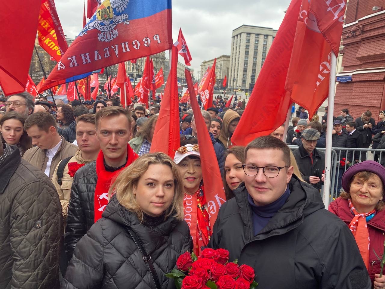 Показатель актуальности идей Ленина на сегодняшний день – еженедельный рост партийных рядов!