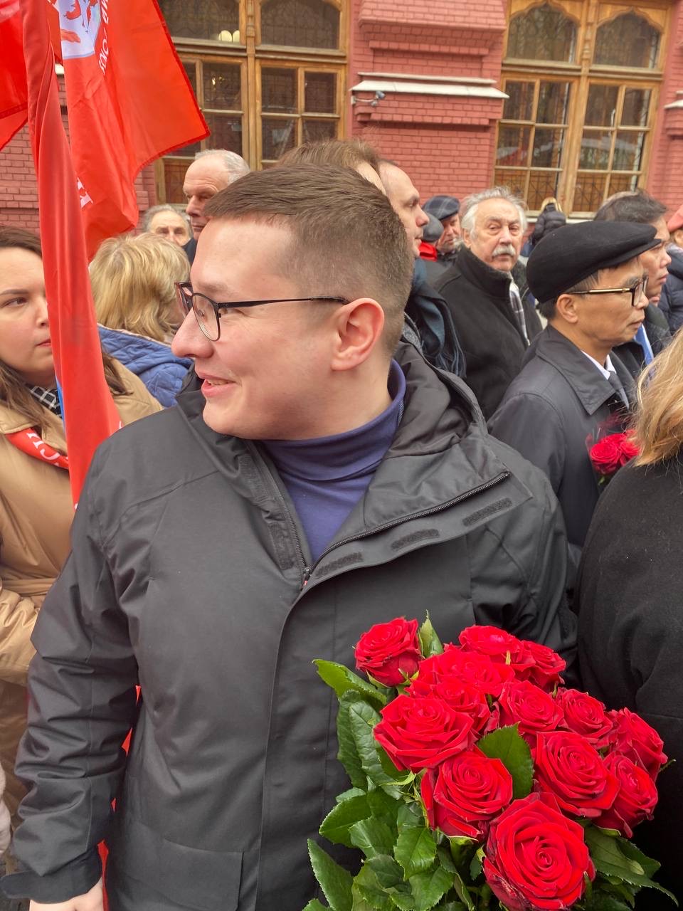 Показатель актуальности идей Ленина на сегодняшний день – еженедельный рост партийных рядов!