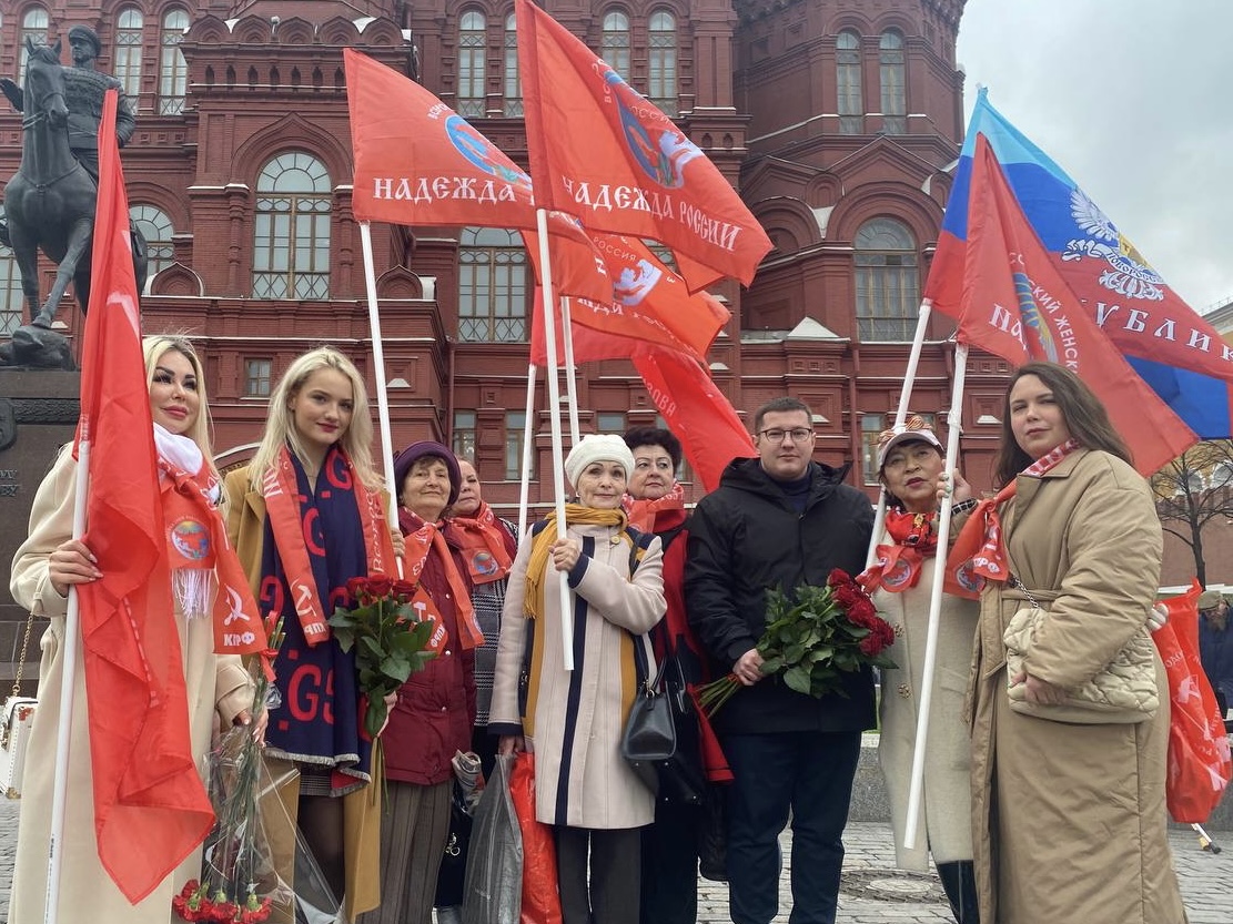 Показатель актуальности идей Ленина на сегодняшний день – еженедельный рост партийных рядов!