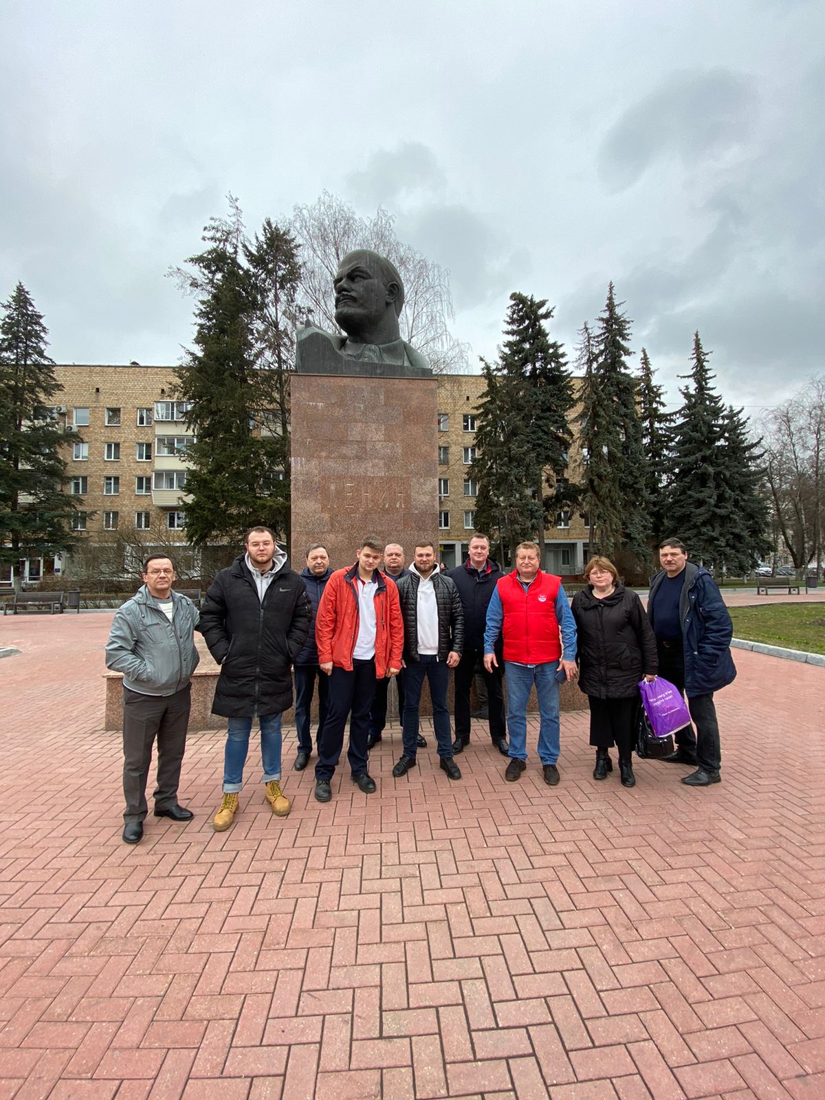 Возложение цветов к памятнику В.И. Ленина в Химках
