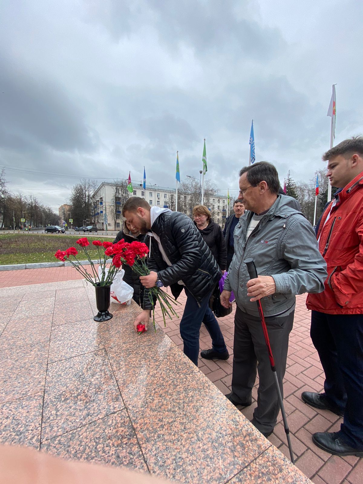 Возложение цветов к памятнику В.И. Ленина в Химках