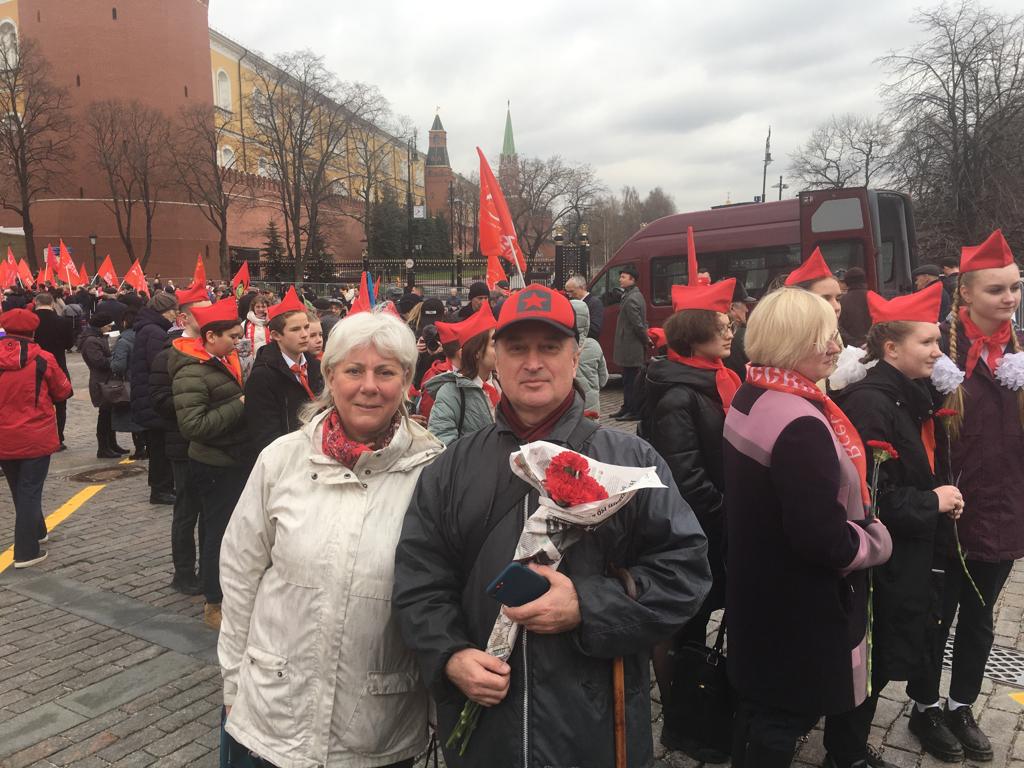 Субботник был отмЕнен, ведь, вместе с нами – Ленин!