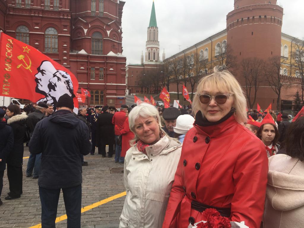 Субботник был отмЕнен, ведь, вместе с нами – Ленин!