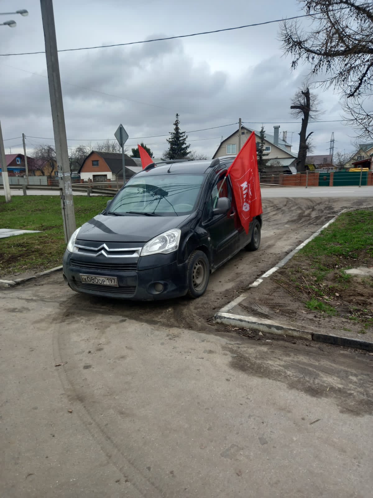 Субботник был отмЕнен, ведь, вместе с нами – Ленин!