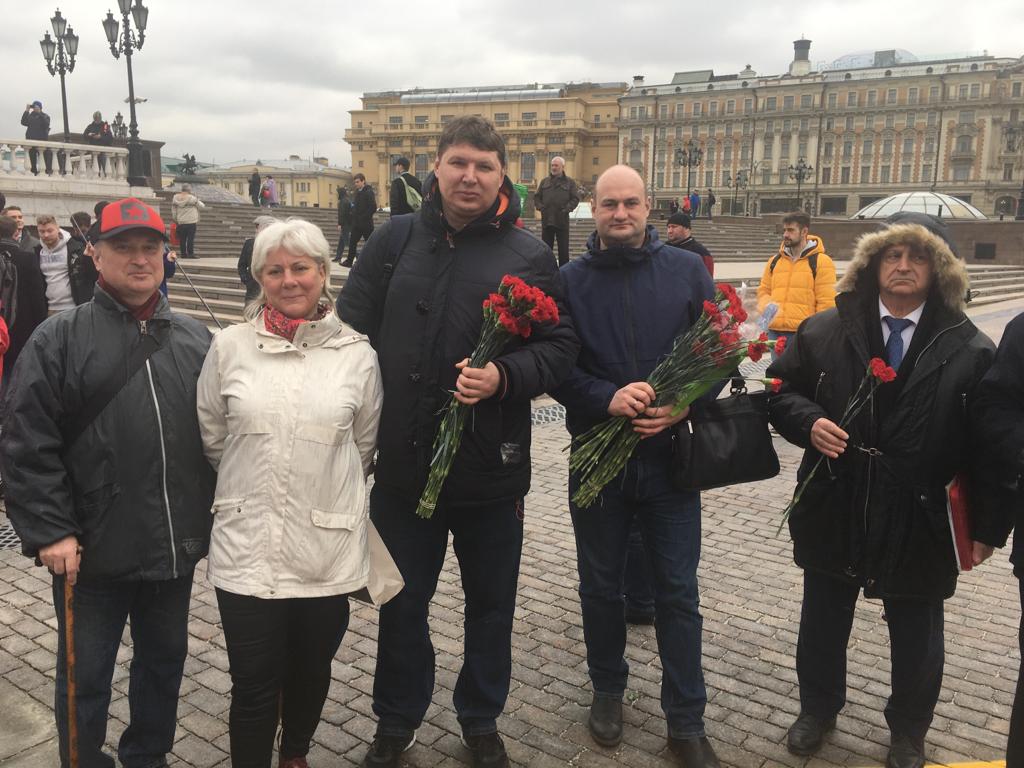 Субботник был отмЕнен, ведь, вместе с нами – Ленин!