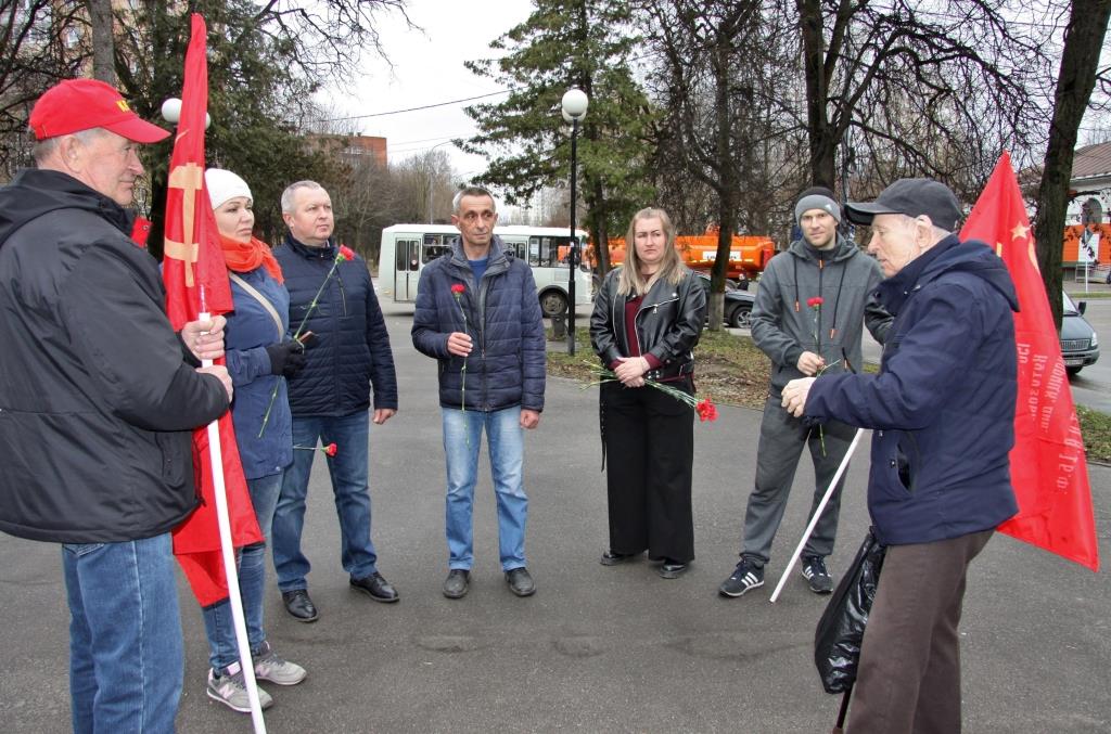 Коммунисты Серпухова почтили память о В.И. Ленине