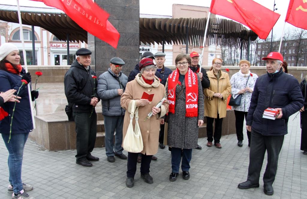Коммунисты Серпухова почтили память о В.И. Ленине