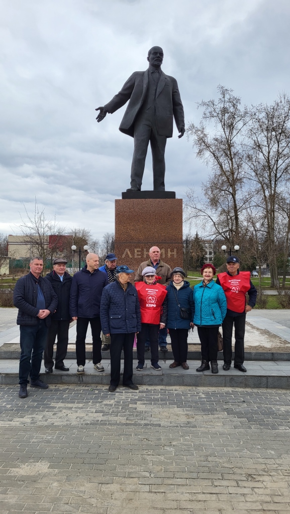 Возложение цветов к памятнику В.И. Ленина в городе Электросталь