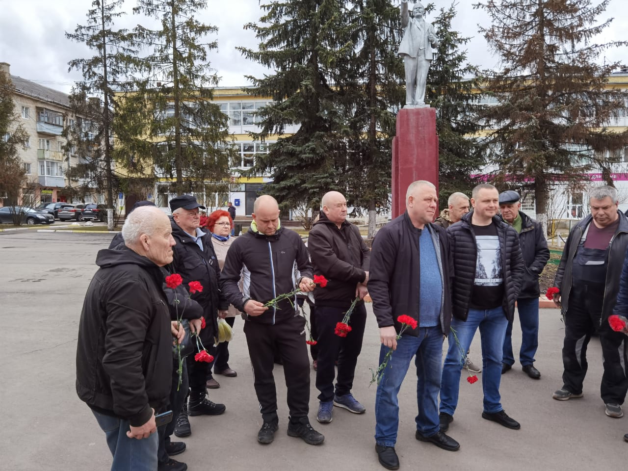 Пушкинские коммунисты почтили память о В.И. Ленине