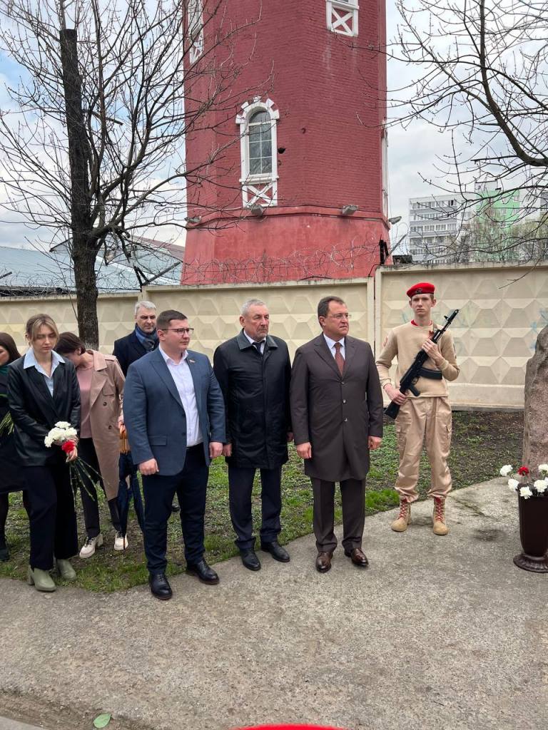 Депутат Московской областной Думы Марк Черемисов принял участие в возложении цветов к мемориалу памяти ликвидаторам аварии Чернобыльской АЭС в Богородском г.о.
