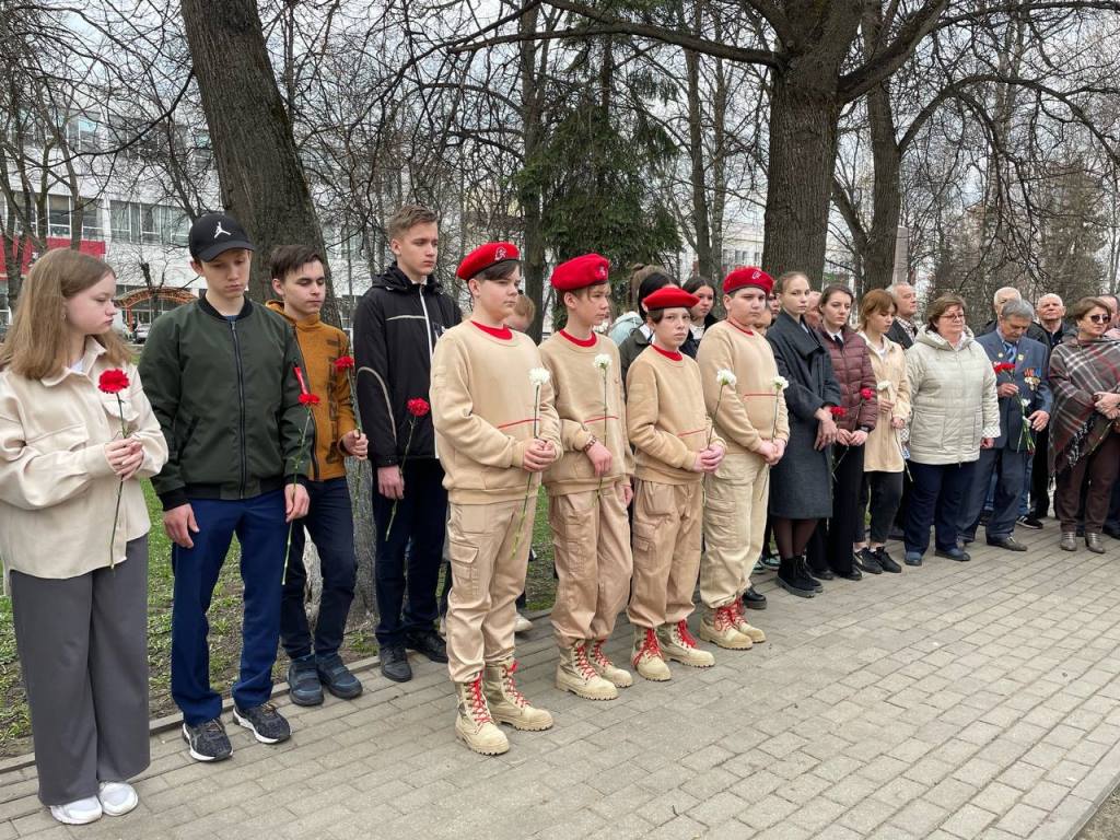 Депутат Московской областной Думы Марк Черемисов принял участие в возложении цветов к мемориалу памяти ликвидаторам аварии Чернобыльской АЭС в Богородском г.о.