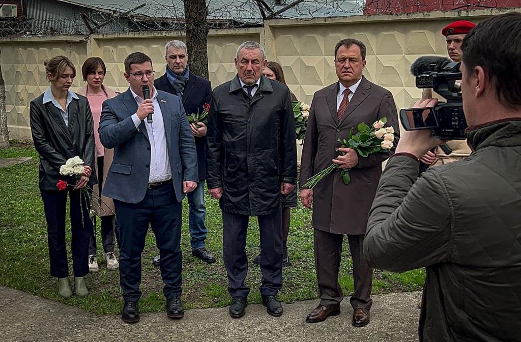 Депутат Московской областной Думы Марк Черемисов принял участие в возложении цветов к мемориалу памяти ликвидаторам аварии Чернобыльской АЭС в Богородском г.о.