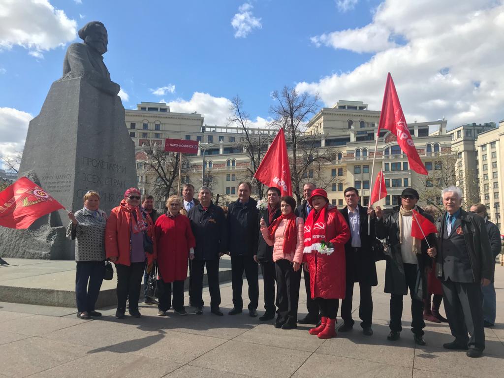 Вновь брызнуло красным