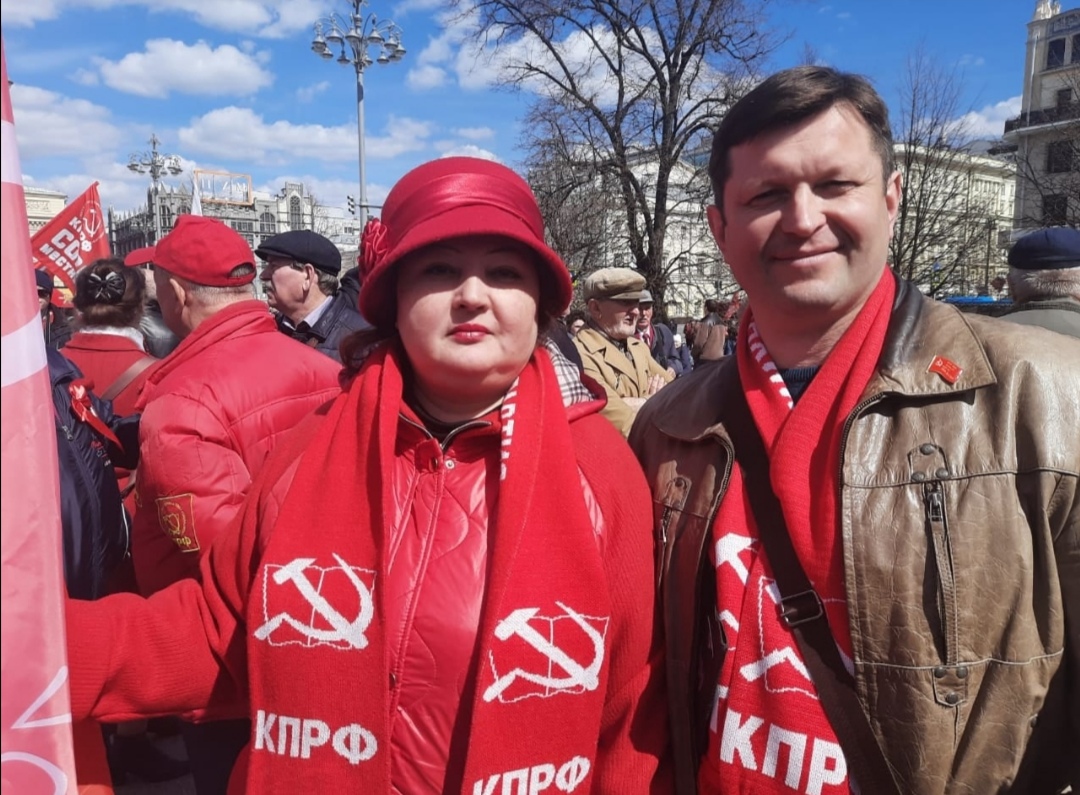Вновь брызнуло красным