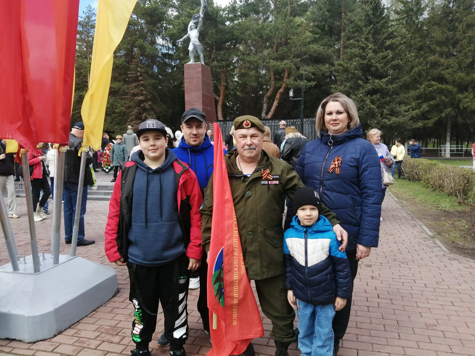 Коммунисты Озёр отметили 77 лет Великой Победы