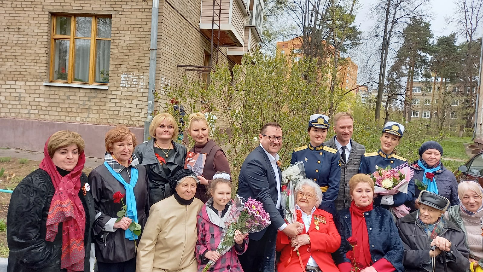 Поздравление ветеранов в микрорайоне Чкаловский