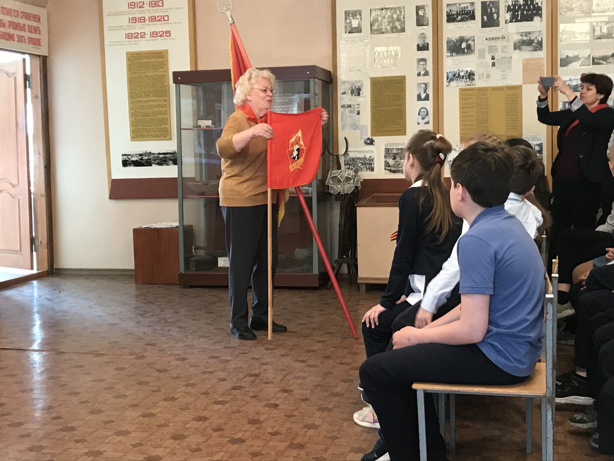 Коммунисты Воскресенска провели встречу со школьниками в канун 100-летия Пионерии